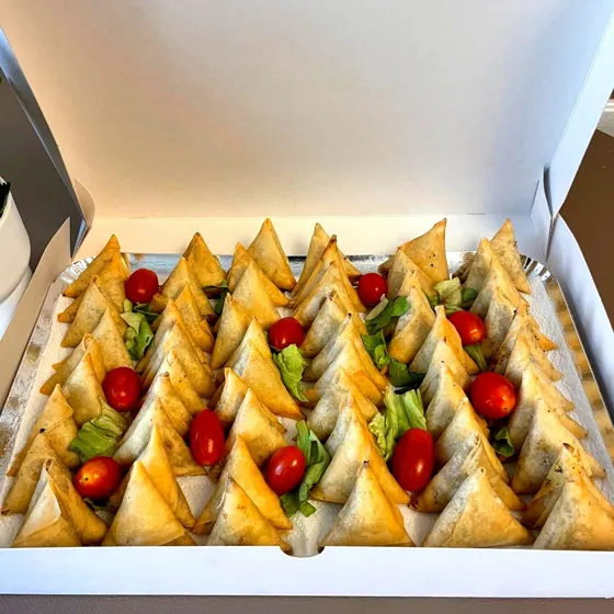 Samoussas pliés à la main, La Cuisine de Hoyo
