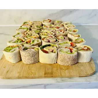 Wrap au blé complet, saumon & crudités